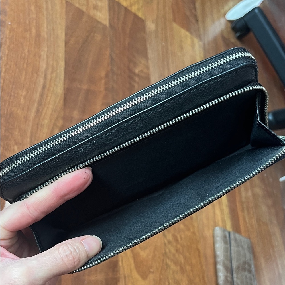 EUC Classic vintage Coach Black pebbled soft Leather Zip Around Wallet - Picture 8 of 16